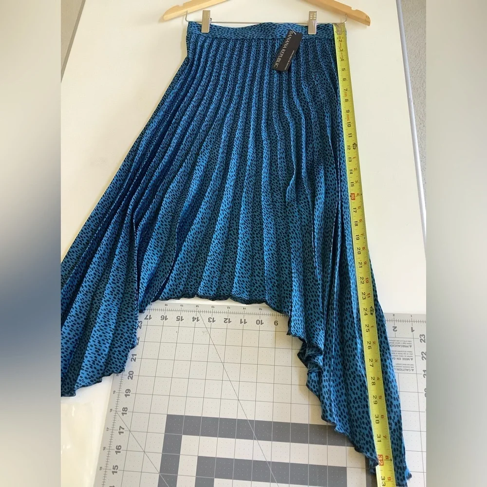 NWT Banana Republic Accordion Pleat Sharkbite Midi Skirt - Teal Dot - 2